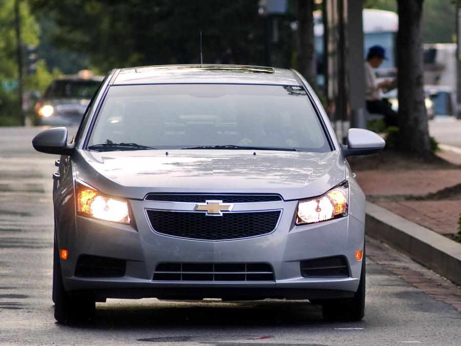  Chevrolet Cruze 2010 года  (US) (фото 11 из 16)